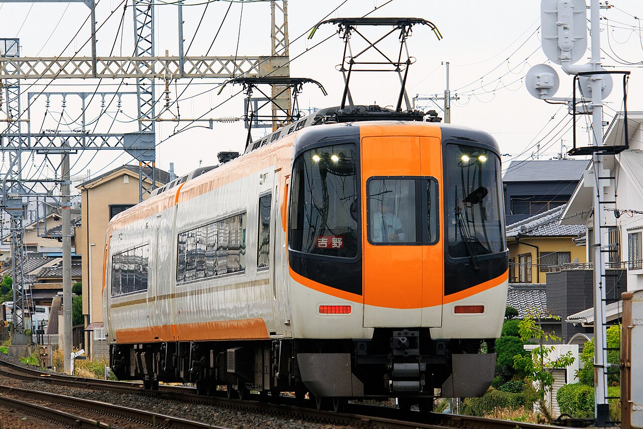 A Kintetsu 16400 series train on the Minami Osaka Line between Takawashi and Fujiidera.