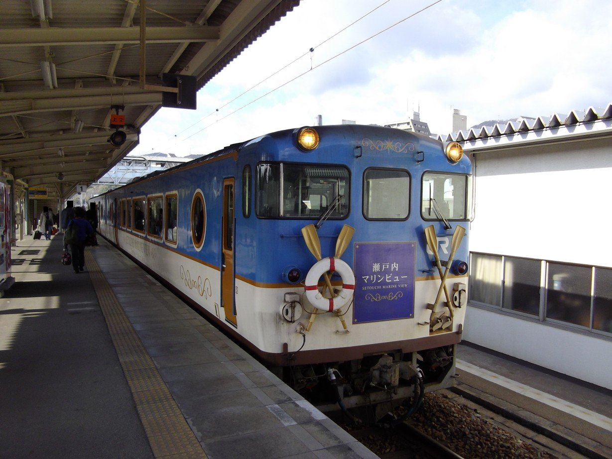 A Setouchi Marine View sightseeing train at Takehara Station on the Kure Line.