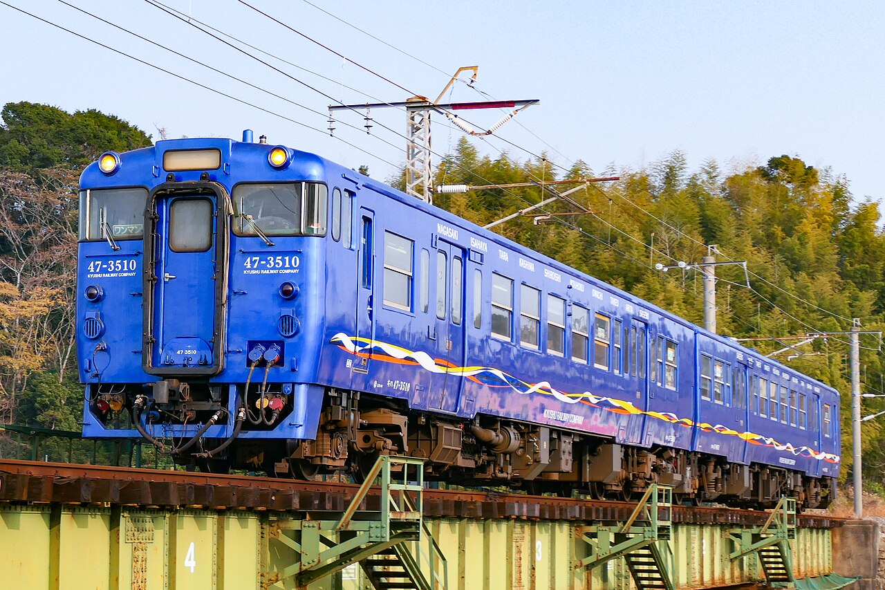A Kiha 47 type 3510 local train between Higashi-Isahaya and Isahaya on the JR Nagasaki Main Line.