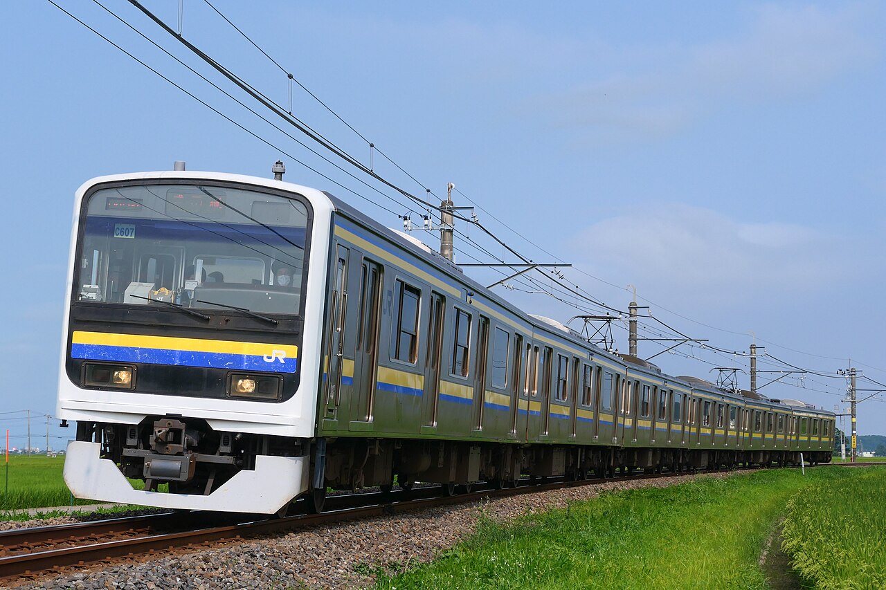 A JR East 209-2100 series set C607 on a local service on the Narita Line, between Oto and Shimosa-Kozaki.