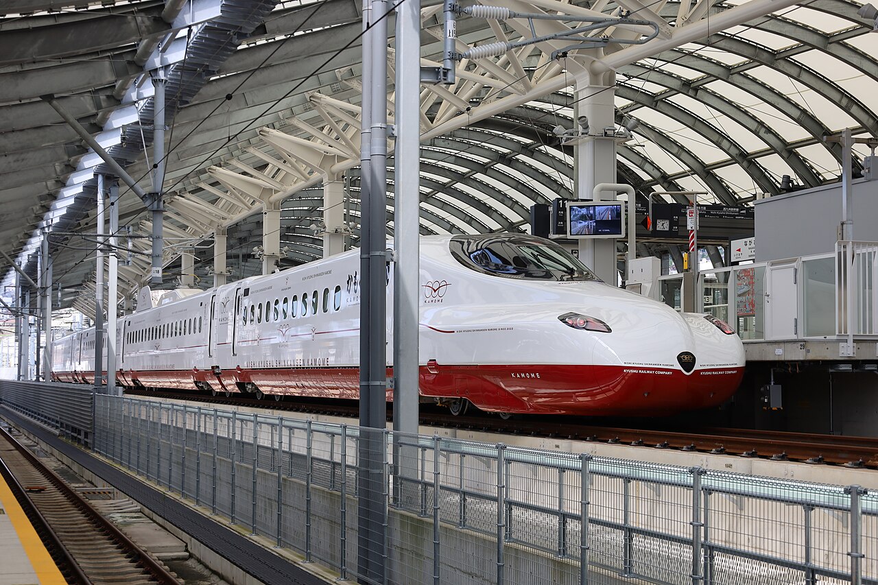 An N700S series Nishi Kyushu Shinkansen "Kamome" set standing at platform 11 of Nagasaki Station, seen from the conventional-line platform.