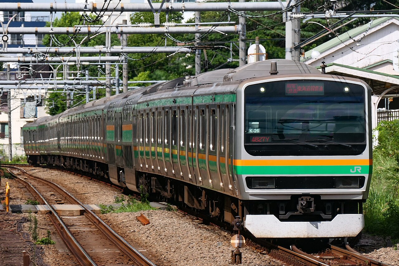 A special rapid headed by an E231 series set K26 runs between Shinjuku and Shibuya on the Shōnan–Shinjuku Line.