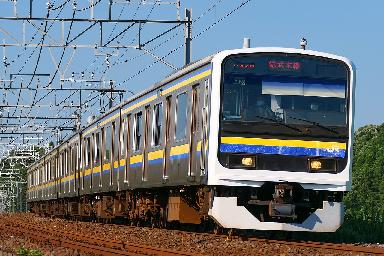 A 209-2100 series C625 formation local train running between Sakura and Monoi stations on the Sōbu Main Line.