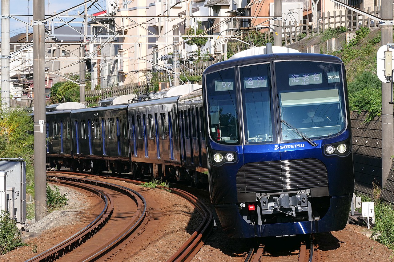 A Sōtetsu 20000 series limited express bound for Ebina between Nishiya and Tsurugamine on the Main Line.