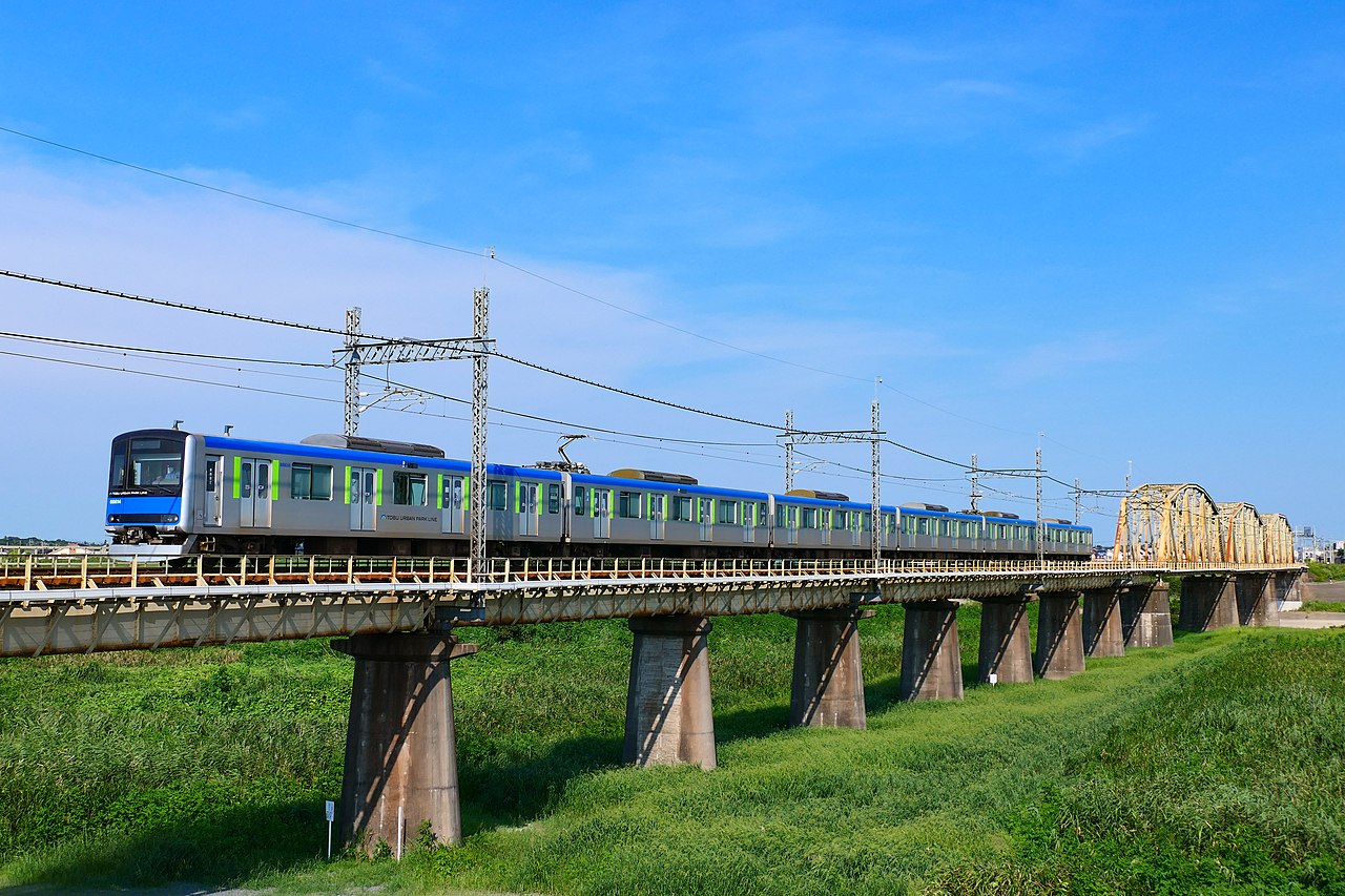 A Tobu 60000 series EMU crossing the Edogawa bridge between Kawama and Minami-Sakurai on the Noda Line (Urban Park Line).