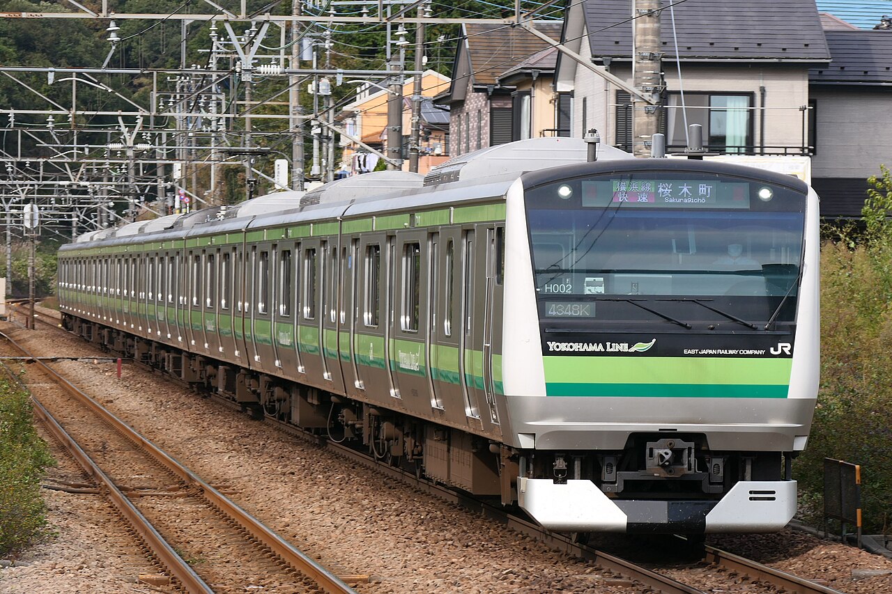 A JR East E233-6000 series set H002 on a rapid service bound for Sakuragicho on the Yokohama Line.