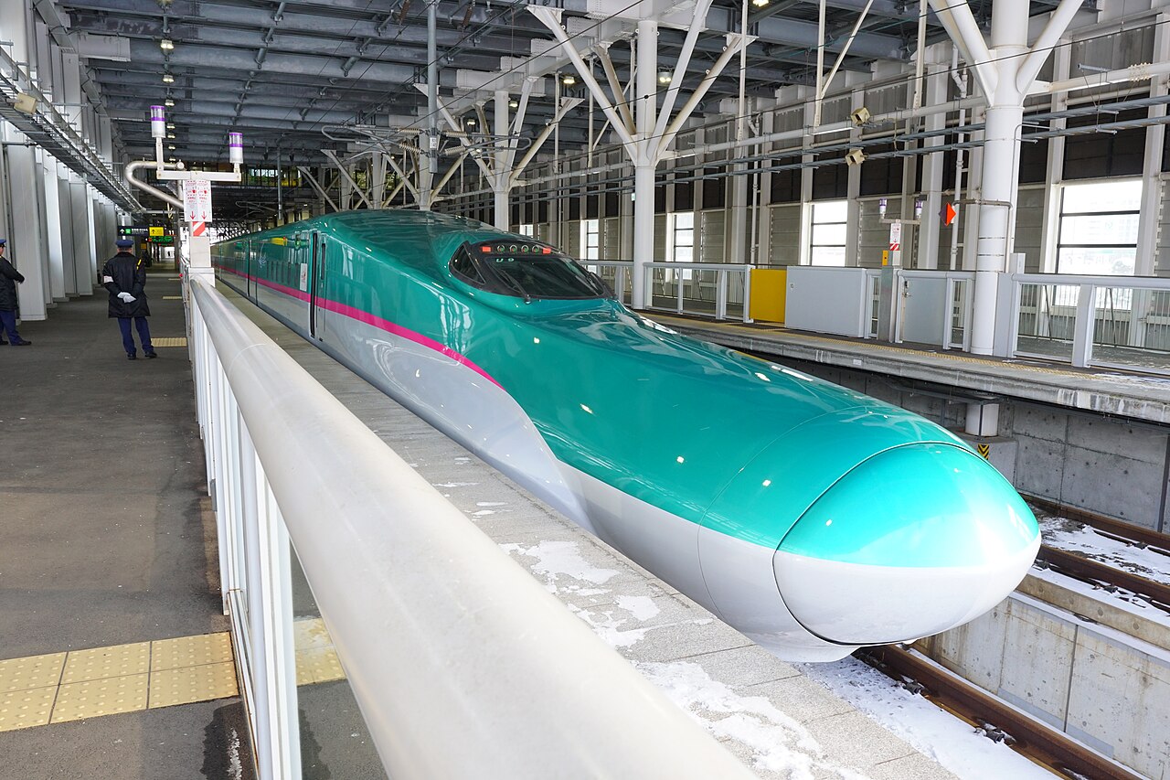 An E5 series Shinkansen, JR East’s flagship high-speed train on the Tōhoku and Hokkaido Shinkansen.
