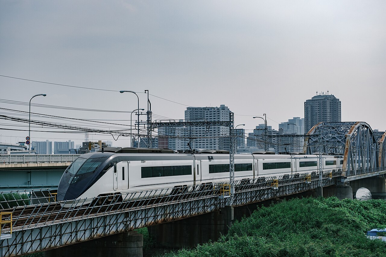 A Keisei AE series operating the Skyliner airport express to Narita.
