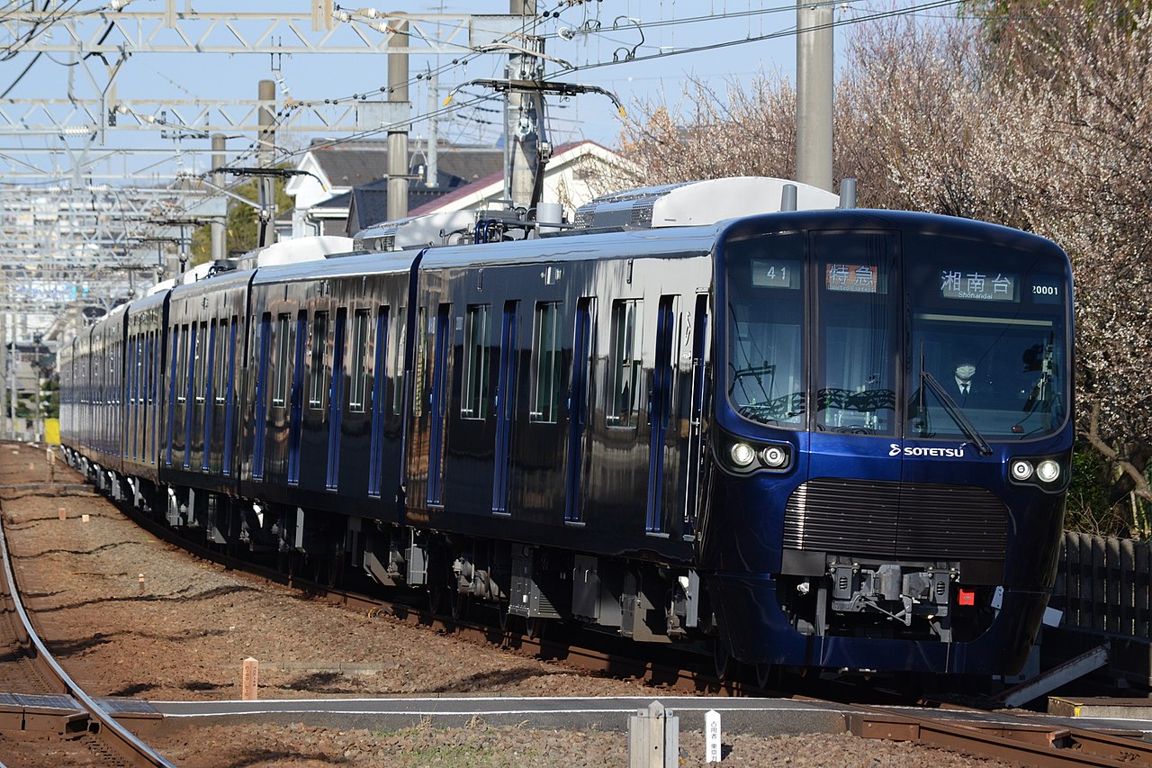 A Sotetsu 20000 series in the ‘Yokohama Navy Blue’ livery.