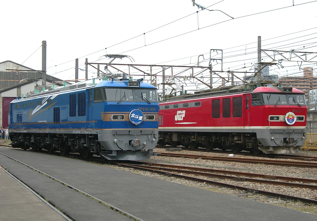 Class EF510 locomotives EF510-501 (left) and EF510-1 (right) on display at the Omiya Works open day.