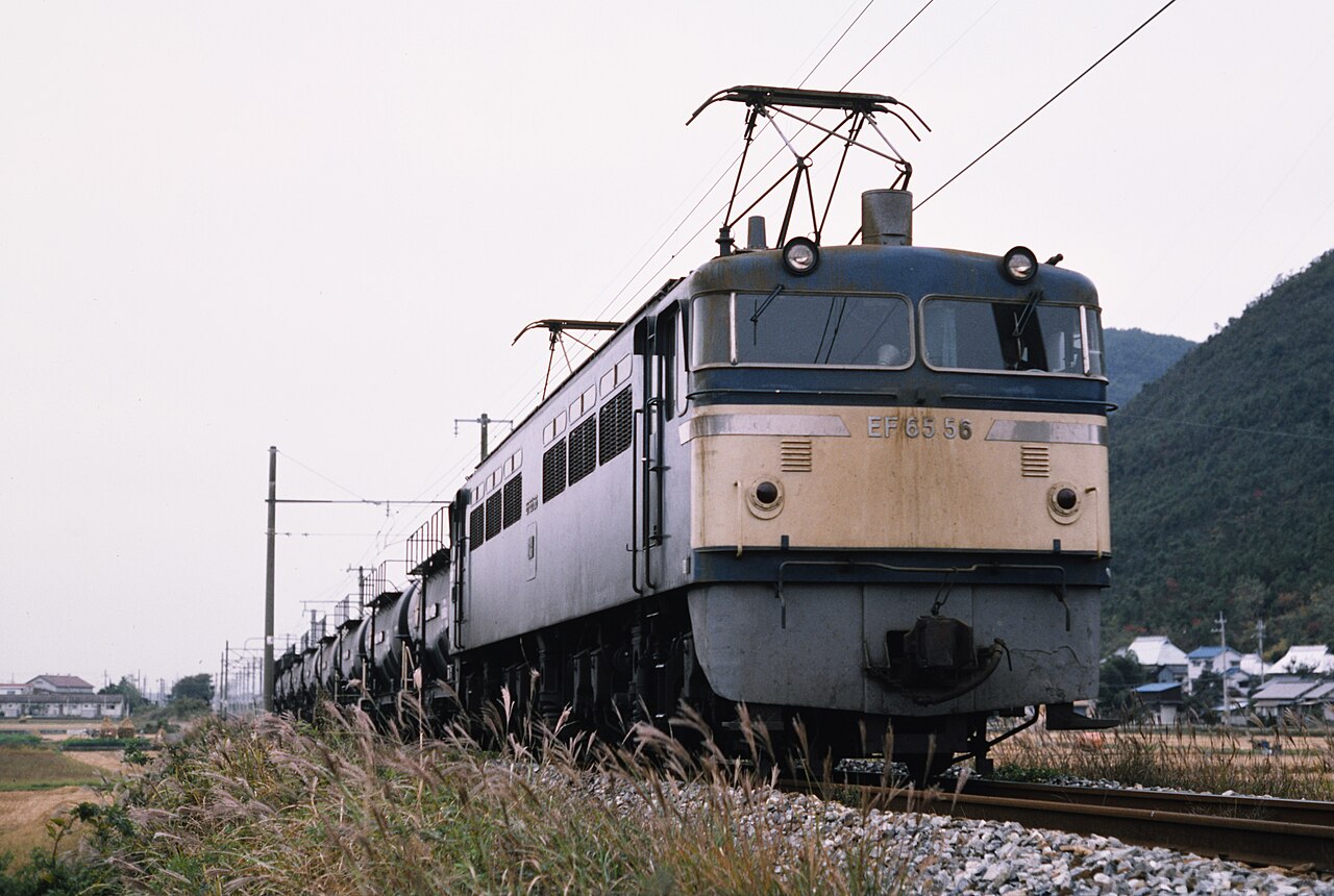 JNR EF65 56 hauling a cement freight train near Sakoshi on the Ako Line in 1986.