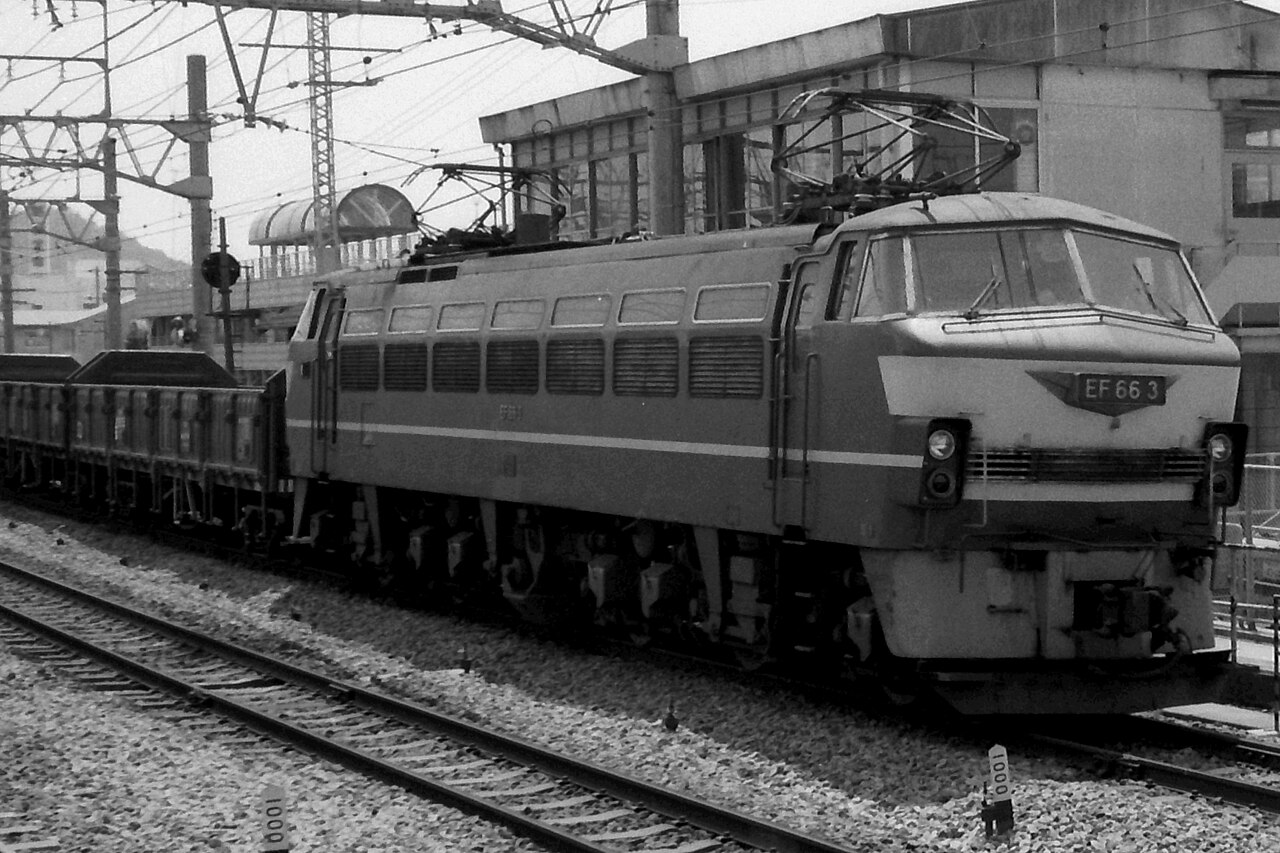 Original-design Class EF66 no. 3 hauling a freight train past Ofuna Station.