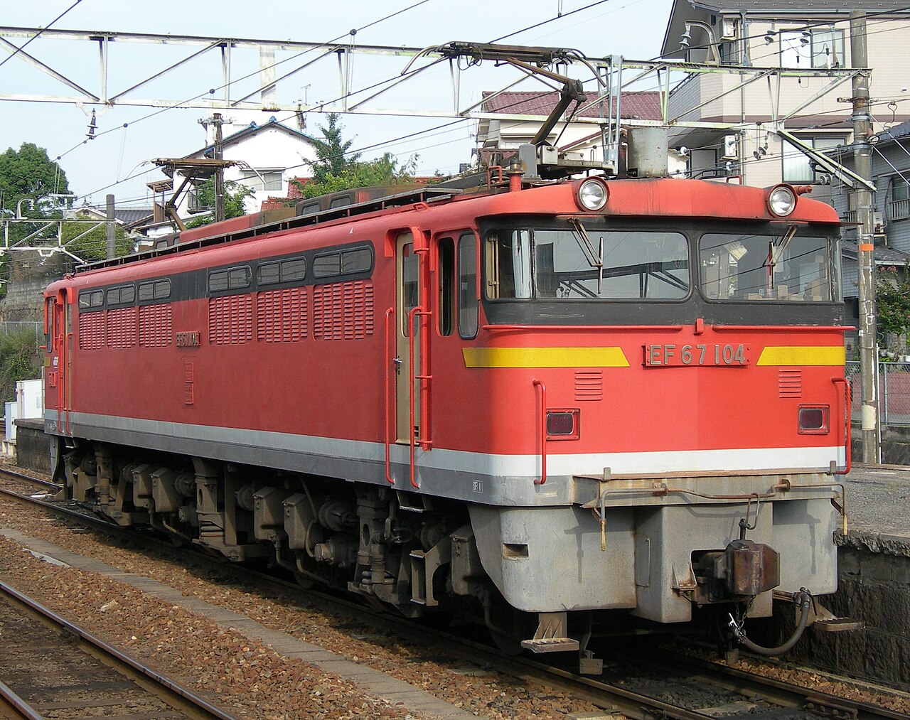 A refurbished JR Freight Class EF67 electric locomotive at Saijō Station on the Sanyo Main Line.