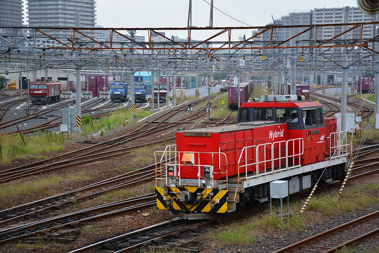 JR Freight Class HD300 hybrid diesel shunter HD300-4 at Sumidagawa Freight Terminal in Tokyo.