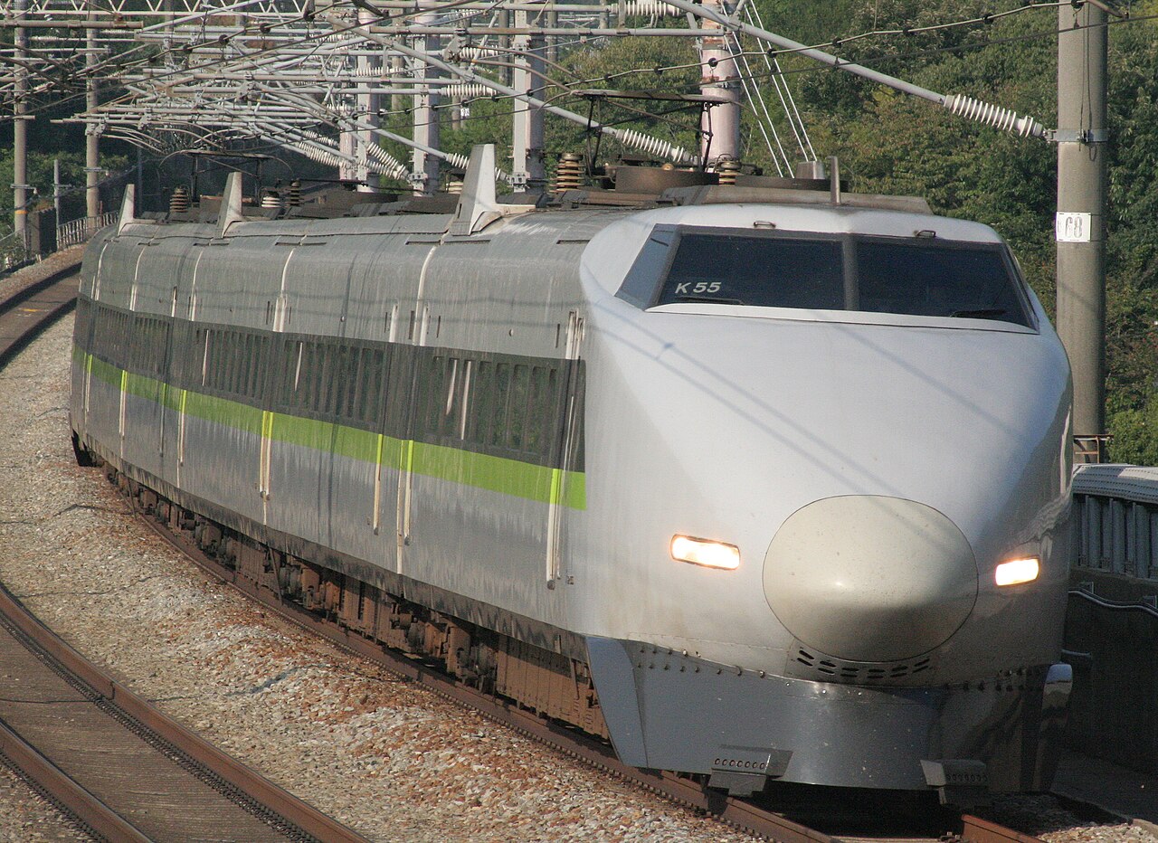 A JR West 100 series Shinkansen set K55 on the Sanyo Shinkansen Kodama 622 service between Okayama and Aioi.