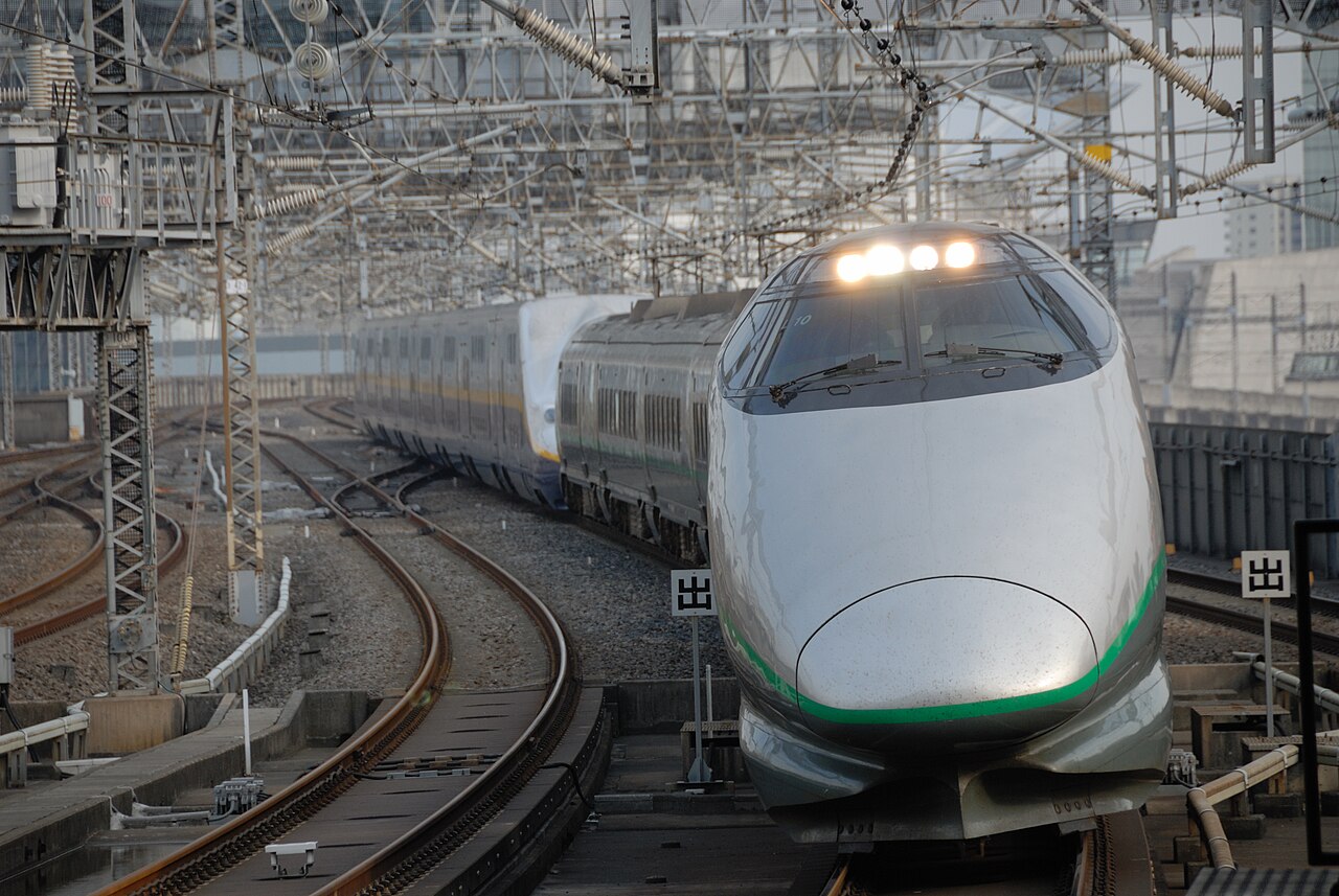 A 400 series Shinkansen at Omiya Station.
